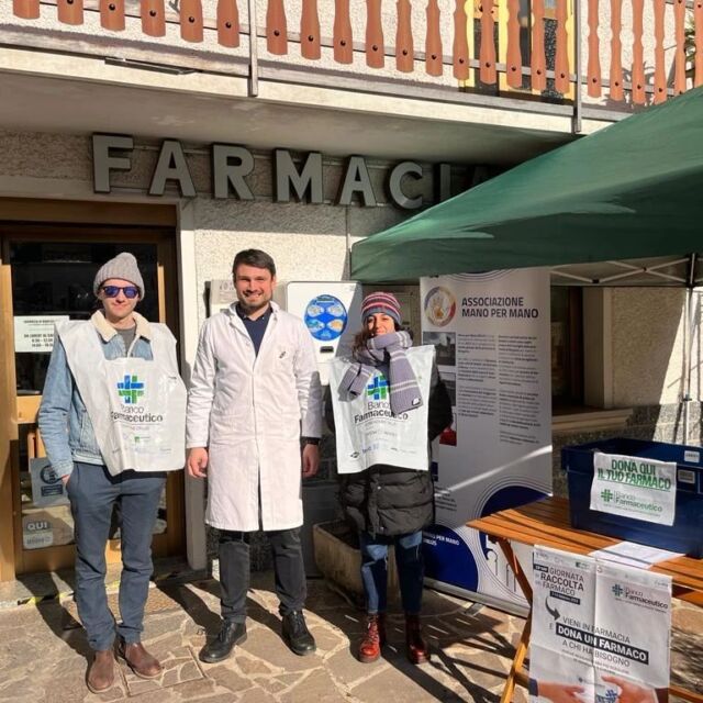 La settimana del Banco Farmaceutico è passata... E quest'anno siete stati super generosi! Grazie al vostro aiuto e alla @farmaciadibracca che ci ha ospitato per l'iniziativa, abbiamo raccolto ben 5 scatoloni di farmaci, per un totale 254 pezzi!

Mulțumesc 💙💛♥️